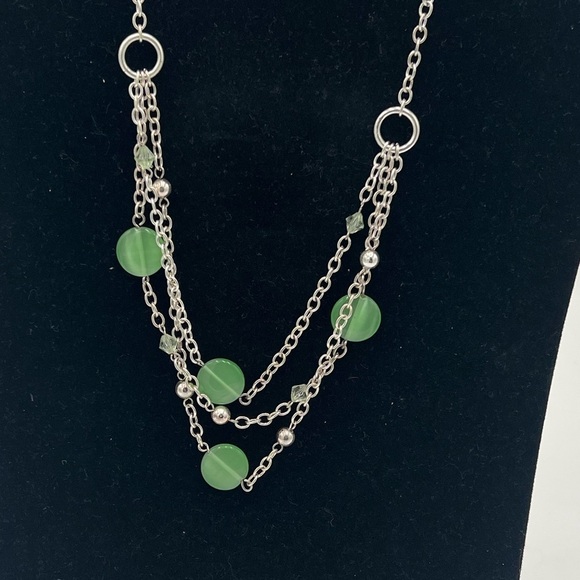 Nature-Inspired Green & Silver Necklace – Elegant Design with Vibrant Accents - Picture 2 of 2